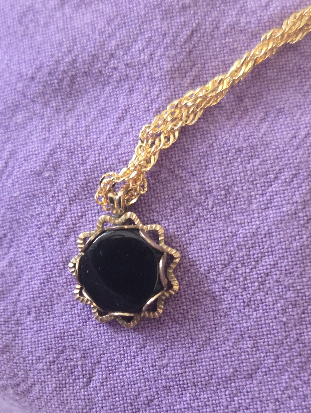 Small Black Round Stone (Onxy?) Pendant Necklace. Vintage